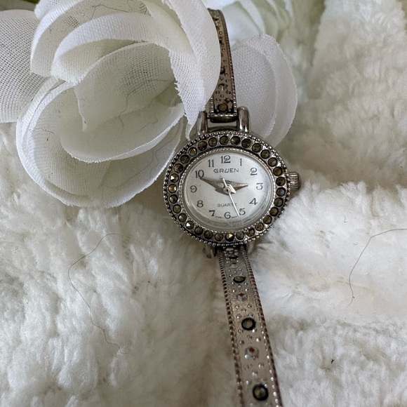 Gruen women’s Stainless Steel marcasite Quartz Wristswatch Silver Gem-White Dial - Picture 3 of 16